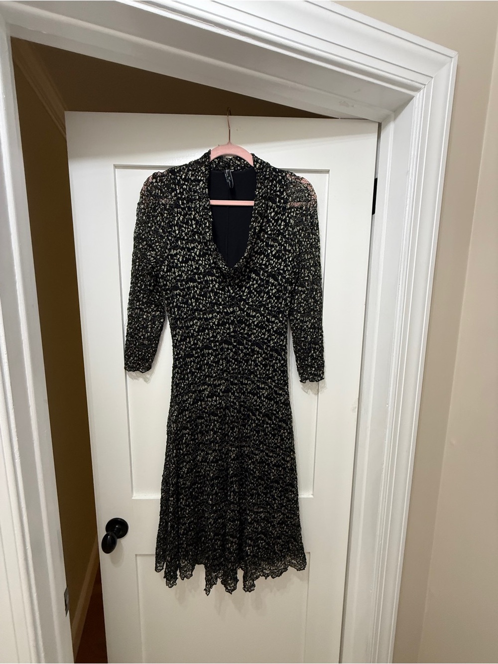 Elans Kattan V-Neck Long-Sleeve Knit Dress in Black and Cream